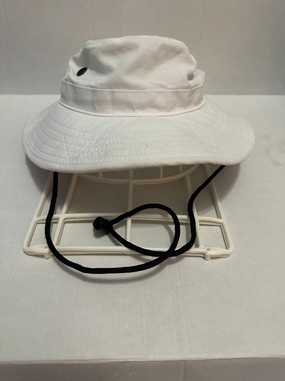Pukka White Wide Brim Bucket Boonie Sun Hat Adjustable Chin Strap Unisex